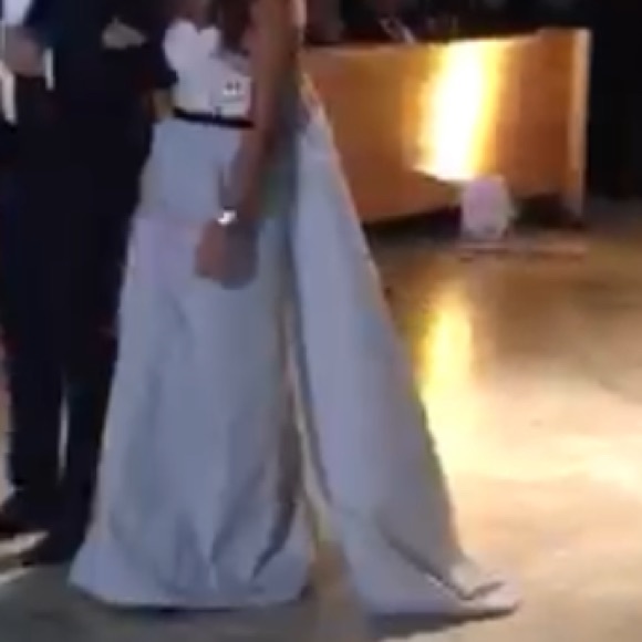 ❗️SOLD❗️Oscar De La Renta Cape Formal Gown - Picture 8 of 8